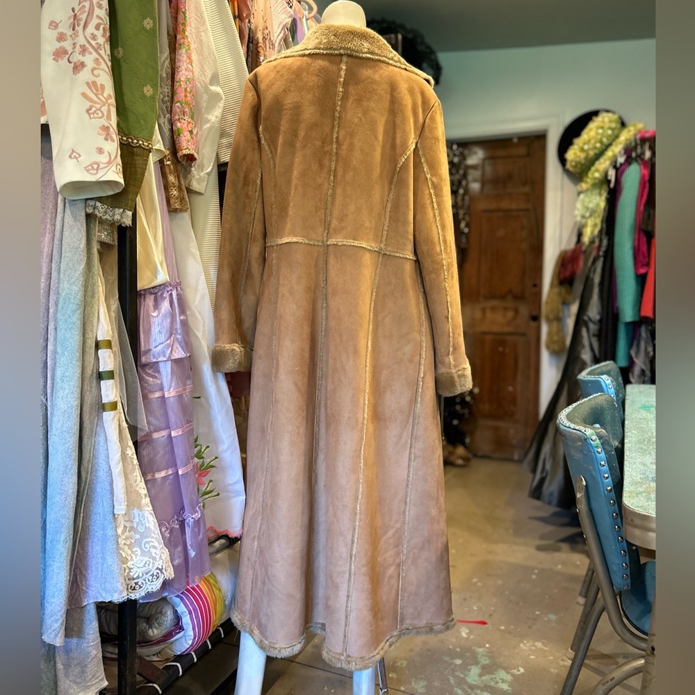 SOFT Suede &Fur Coat - Picture 10 of 16